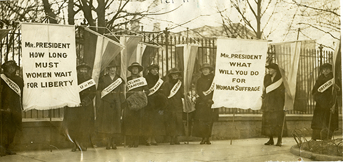 /uploadedimages/News/News_Releases/College Women Picketing at WH - suffrage exhibit_web.jpg
